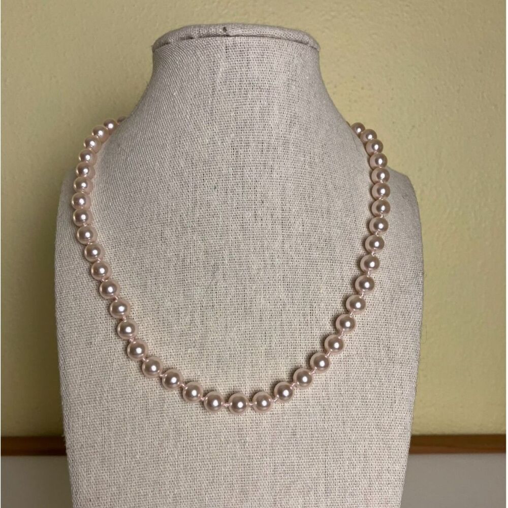 Vintage light pink faux pearl necklace